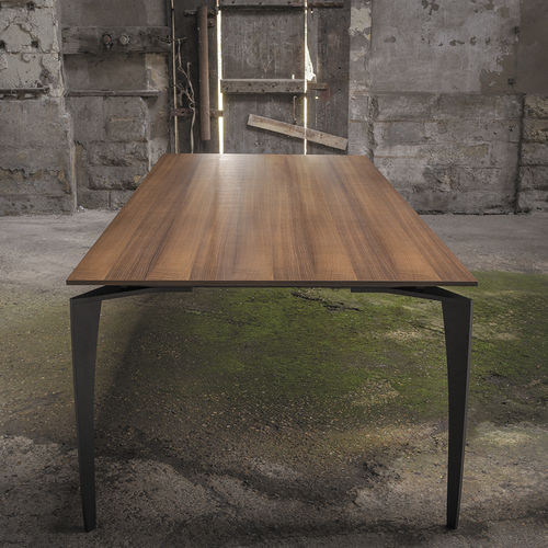Table à manger contemporaine - TANAMI - TRISS - en chêne / en acier laqué / en céramique