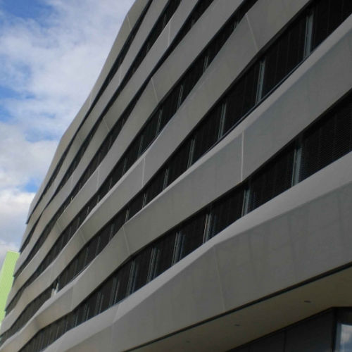Bardage en grille - FRONTSIDE SAFE P 35  - Serge Ferrari ARCHITECTURE - en membrane textile / en composite / à emboîtement