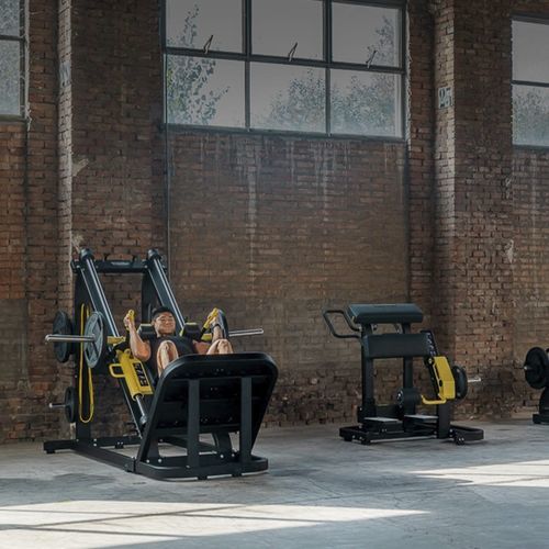 Appareil de musculation squat - PURE HACK - TECHNOGYM - d'intérieur / professionnel