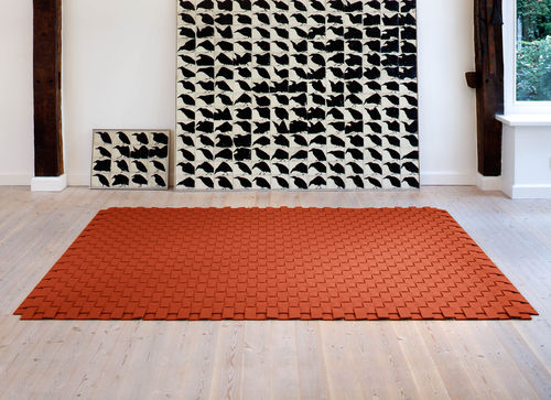 Tapis contemporain - WOVEN - Hey Sign - à motif / uni / en feutre