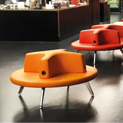 Banquette contemporaine - V-Travel - Kusch & Co - en tissu / avec piètement en fonte d'aluminium / en hêtre