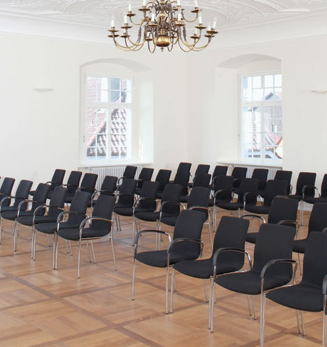 Chaise visiteur contemporaine - Ona Plaza - Kusch & Co - d'intérieur / en tissu ignifuge / en cuir