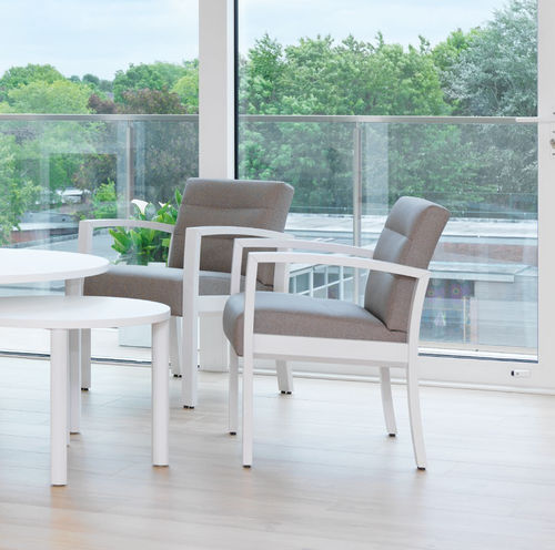 Fauteuil visiteur contemporain - Vega - Kusch & Co - en tissu / en hêtre / en bois teinté