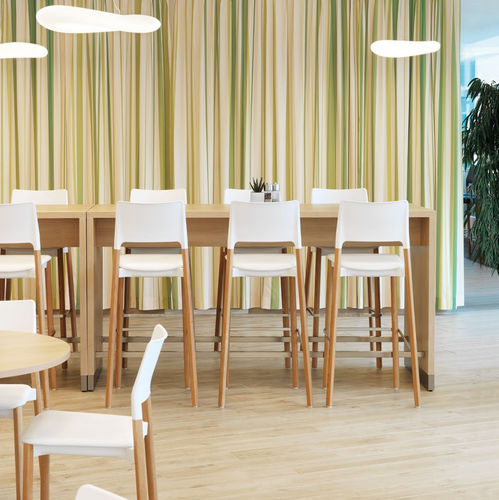 Chaise de bar contemporaine - Arn - Kusch & Co - en tissu / en plastique / avec piètement en hêtre