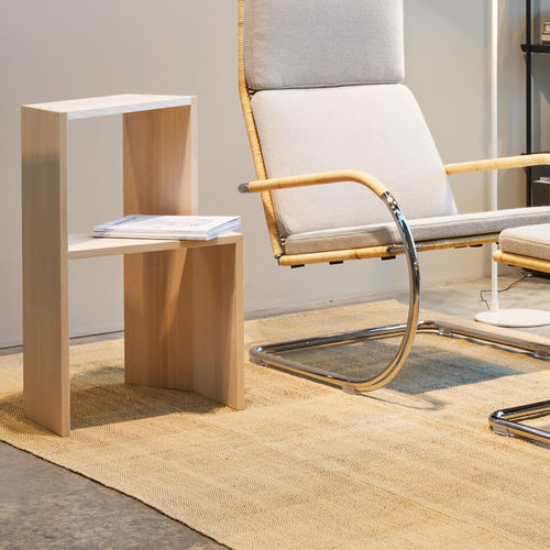 Table d'appoint contemporaine - K7 - Tecta - en chêne / en noyer / en sapin