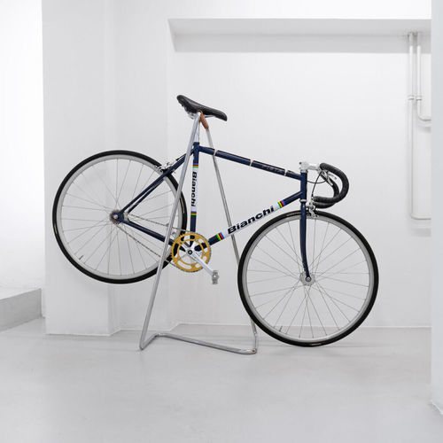 Range-vélo au sol - Z10 - Tecta - vertical / d'intérieur / en acier
