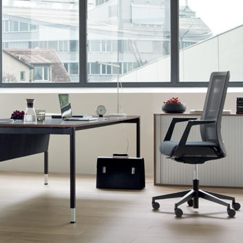 Bureau contemporain - VERON - Wiesner Hager - en bois / en métal / 4 pieds