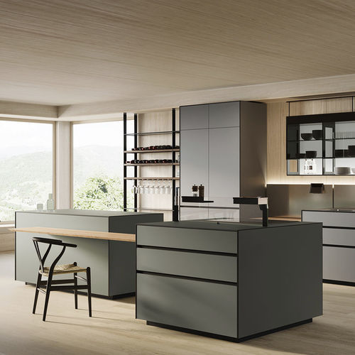 Cuisine contemporaine - Riciclantica Outline - VALCUCINE - en verre / en stratifié / avec îlot