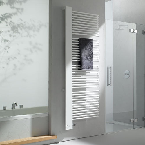 Sèche-serviettes à eau chaude - CREDO® HALF® - KERMI - électrique / 0...500 w / 501 w...750 w
