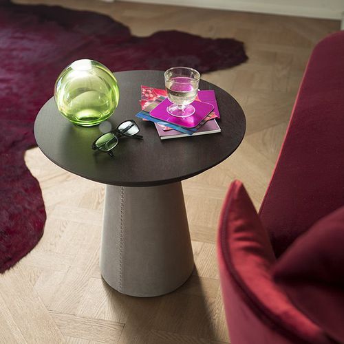 Table d'appoint contemporaine - JUDY - Alberta - en chêne / en noyer / avec piètement en cuir