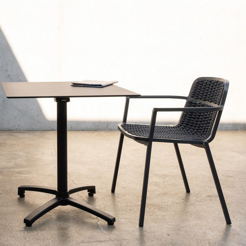 Table contemporaine - DAKOTA - DRIGANI SRL - en fonte / en HPL / avec piètement en métal