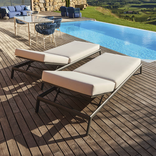 Bain de soleil contemporain - INFINITY - DRIGANI SRL - en Sunbrella® / en aluminium peint / dossier ajustable