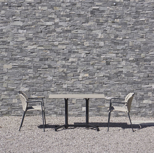 Table contemporaine - DAKOTA - DRIGANI SRL - en HPL / en pierre / avec piètement en fonte