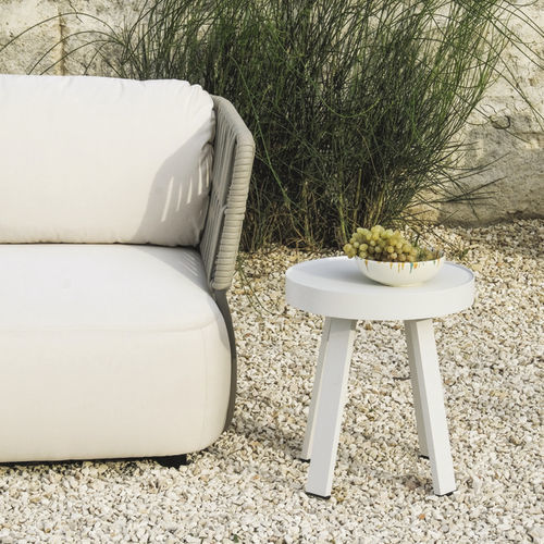 Table d'appoint contemporaine - KEY - DRIGANI SRL - en HPL / avec piètement en HPL / ronde