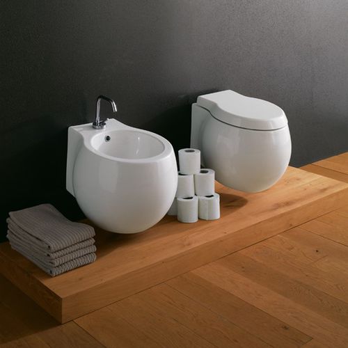 WC suspendu - 8105 - Scarabeo Ceramiche - en céramique / résidentiel / ovale