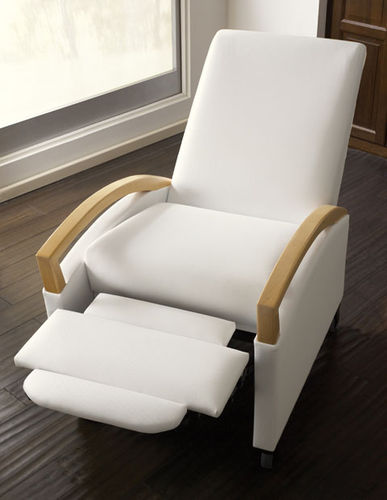 Fauteuil contemporain - VOYAGE - Carolina Business Furniture - en tissu / en bois / avec repose-pieds