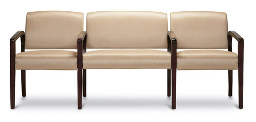 Chaise contemporaine - AMICO - Carolina Business Furniture - en cuir / avec piètement en bois / attachée