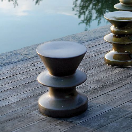 Table d'appoint design original - ZEUS - Zanotta - en grès cérame / avec piètement en grès cérame / ronde