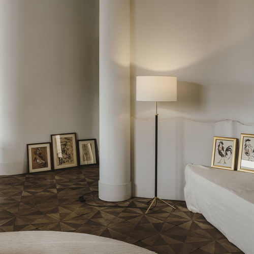 Lampe sur pied - PIE DE SALÓN - Santa & Cole - en métal chromé / en laiton poli / en tissu