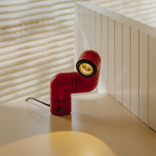 Lampe de table - TATU - Santa & Cole - sur pied / en ABS / design original