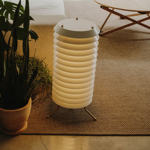 Lampe de table - MAIJA - Santa & Cole - sur pied / en métal / en méthacrylate