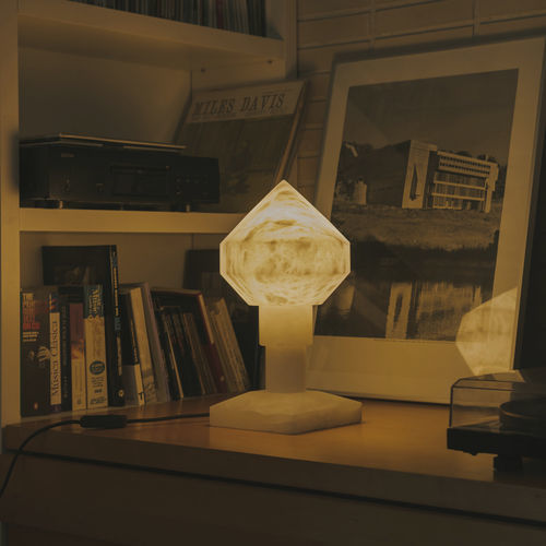 Lampe de table - ZELESTE - Santa & Cole - en albâtre / contemporaine / d'intérieur