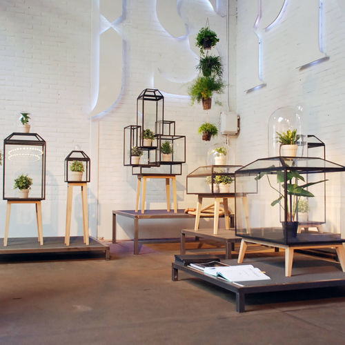 Vitrine contemporaine - Steel Cabinets - JSPR - sur pieds hauts / en acier / visible