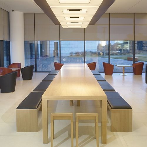 Banc contemporain - CLOSED - Andreu World - en chêne / en noyer / stratifié