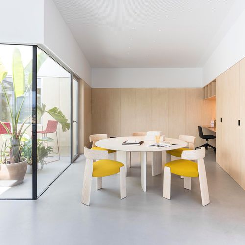 Table contemporaine - Oru  - Andreu World - en chêne / en carbone / avec piètement en chêne