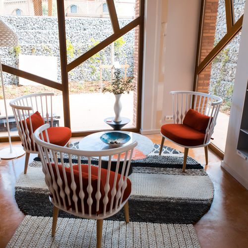 Chaise contemporaine - NUB - Andreu World - en hêtre / bois / avec piètement en métal