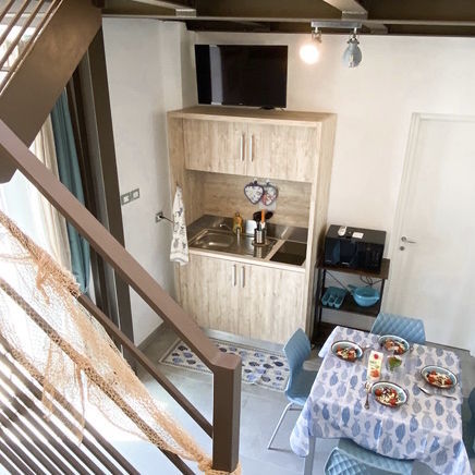 Kitchenette compacte - MOBILSPAZIO S.r.l - en bois / avec portes battantes