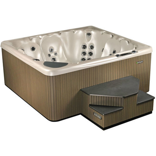 Spa hors-sol - 720 - Beachcomber Hot Tubs - carré / 7 places / en bois