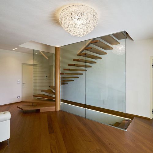 Escalier quart tournant - SPIKE - Siller Stairs - demi-tournant / à marches en bois / structure en verre