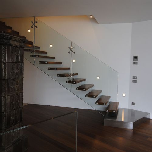 Escalier droit - MISTRAL SPIDER - Siller Stairs - à marches en chêne / structure en verre / résidentiel