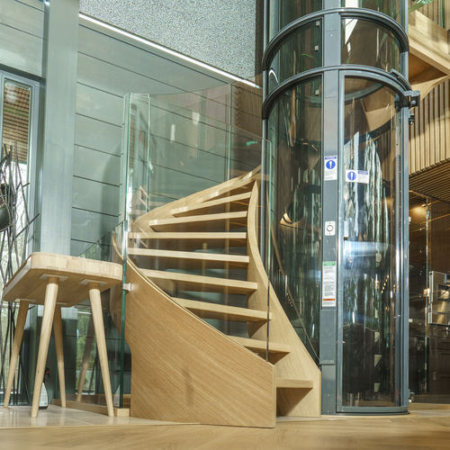 Escalier hélicoïdal - HELICAL WOOD STAIR WITH GLASS BALUSTRADE - Siller Stairs - à marches en bois / structure en bois / contemporain