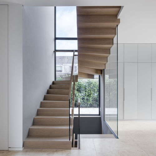 Escalier demi-tournant - MODERN ZIG ZAG - Siller Stairs - à marches en bois / en bois / résidentiel