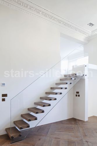 Escalier à marches en bois - MISTRAL - Siller Stairs - contemporain / sans contremarche / garde-corps en verre