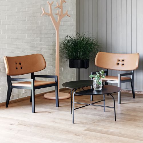 Fauteuil de style scandinave - CARTOON - Swedese Möbler - en cuir / en tissu / en bois massif