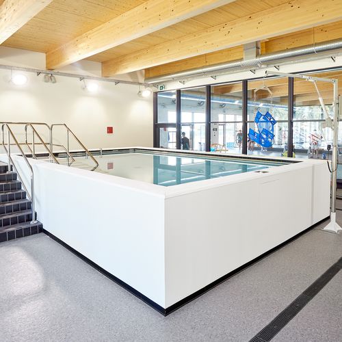Piscine de rééducation - Myrtha Pools - autoportante / d'extérieur / d'intérieur