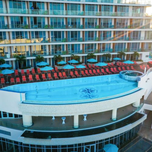 Piscine à débordement - Myrtha Pools - autoportante / d'extérieur / d'intérieur