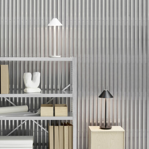 Lampe de table - Keglen - Louis Poulsen - en aluminium / en polycarbonate / contemporaine