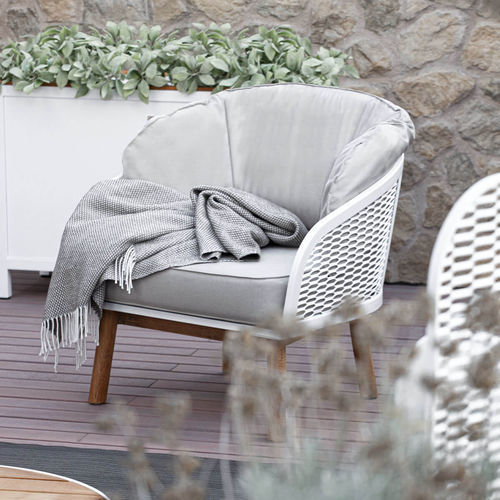 Fauteuil contemporain - CYRANO - Atmosphera - en tissu / en teck / avec coussin amovible