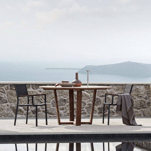 Table à manger contemporaine - DESERT - Atmosphera - en teck / avec piètement en teck / ronde