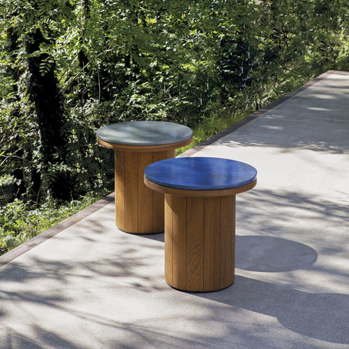 Table d'appoint contemporaine - FRISBEE - Atmosphera - en grès / avec piètement en teck / ronde