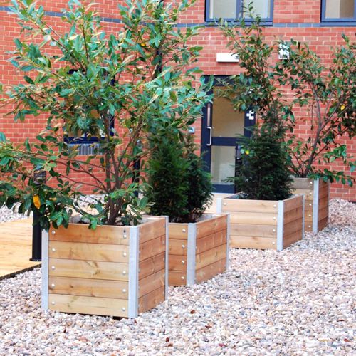 Jardinière en métal - MEWS  - Street Design - en bois / rectangulaire / avec banc intégré
