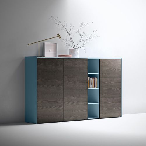 Buffet contemporain - MAXIMA 09 - md house - en bois laqué / en frêne / avec étagère