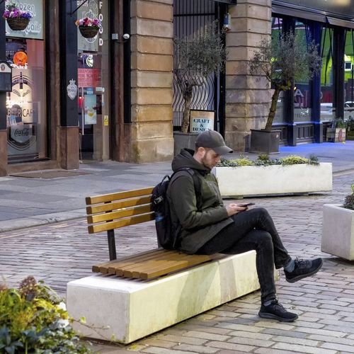 Banc public contemporain - AURIGA - Calzolari - en béton armé / en bois exotique / avec dossier