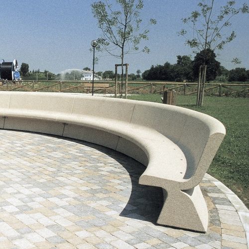 Banc public contemporain - ROND&Ograve; - Calzolari - en béton / en pierre reconstituée / avec dossier