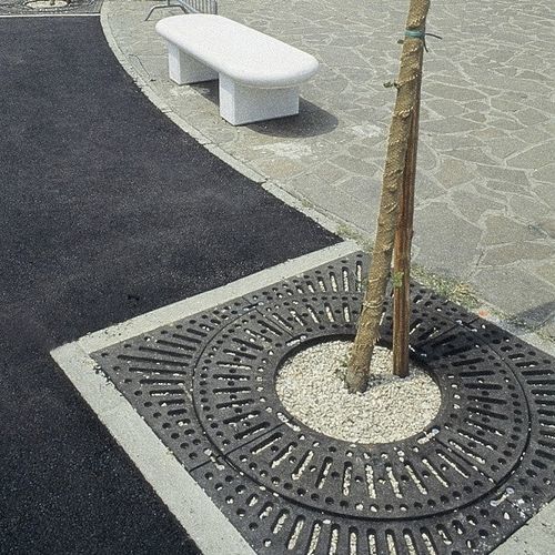 Grille d'arbre ronde - Calzolari - carrée / en fonte
