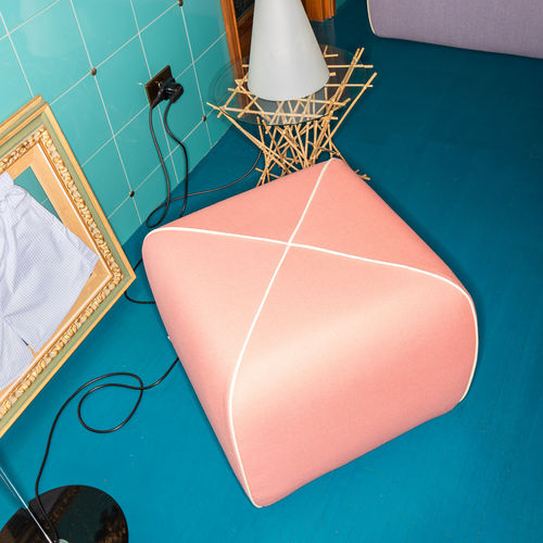 Pouf contemporain - CROSSED   - B-LINE - en tissu / en cuir / carré